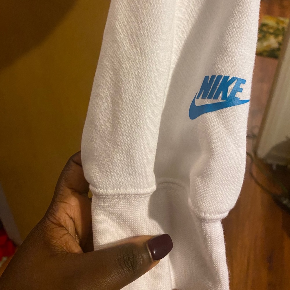 Nike Sweatshirt - Picture 2 of 4